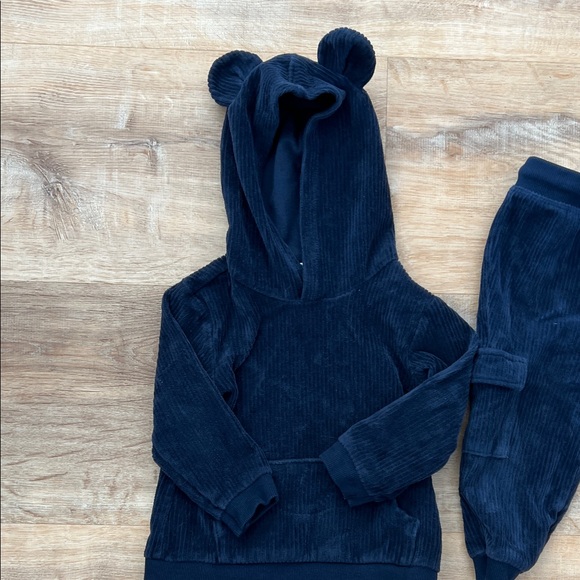 Old Navy Kids Black Bear Hoodie and Joggers - Picture 4 of 5
